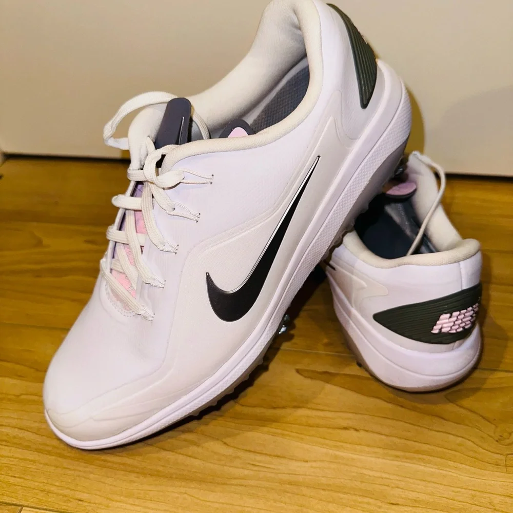 Pink Nike - Picture 1 of 4
